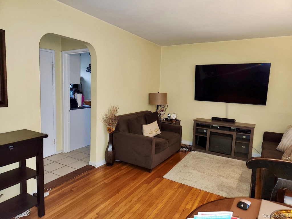 260-40 Langston Avenue - Photo 9