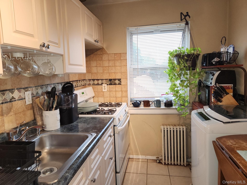 260-40 Langston Avenue - Photo 10