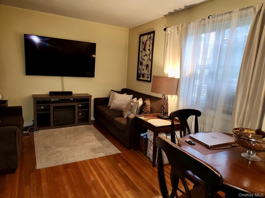 260-40 Langston Avenue - Photo 8