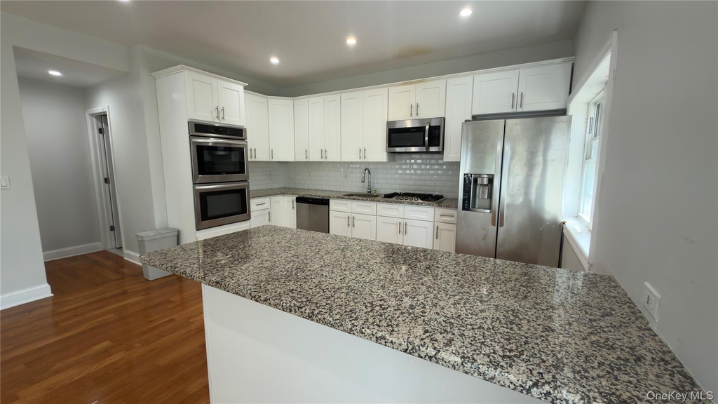 10 Greenwich Avenue - Photo 17