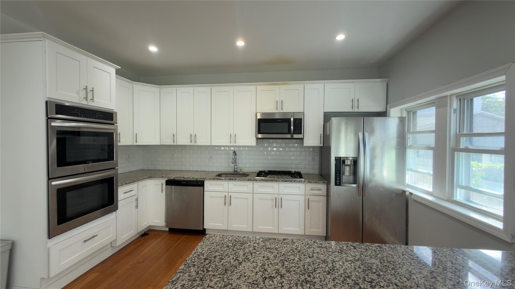 10 Greenwich Avenue - Photo 15