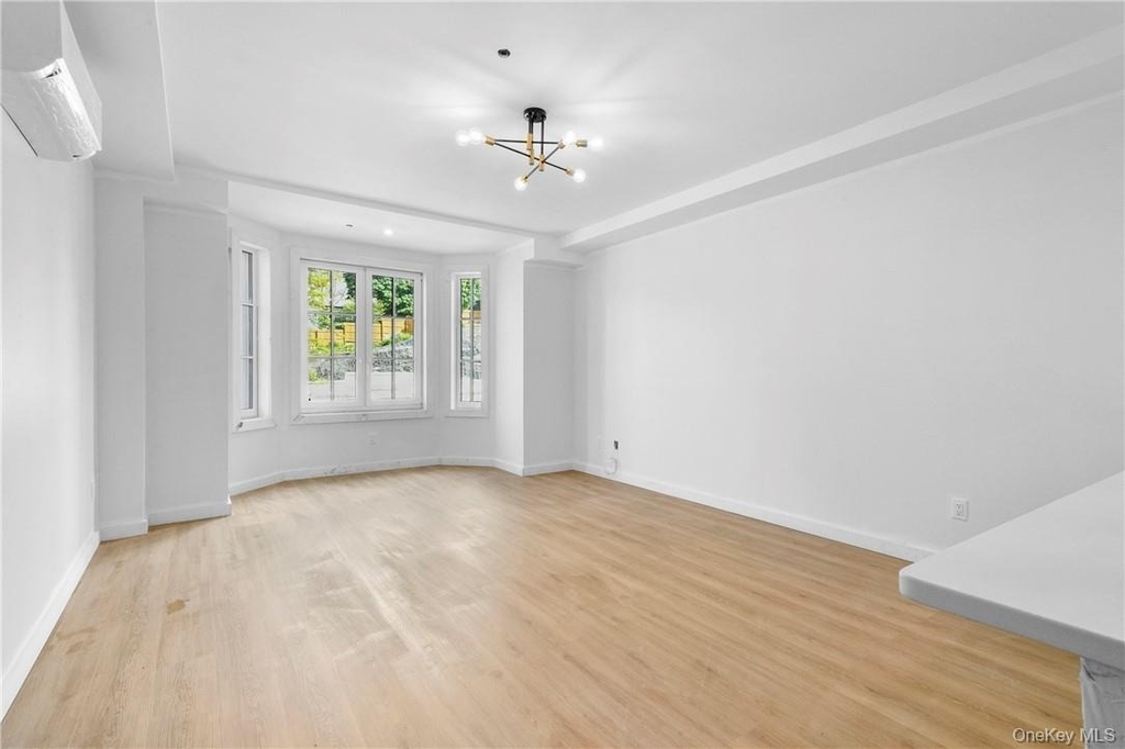 139 Fifth Avenue - Photo 1