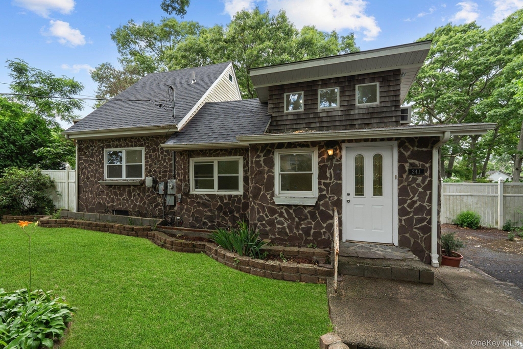 241 Pawnee Avenue - Photo 0