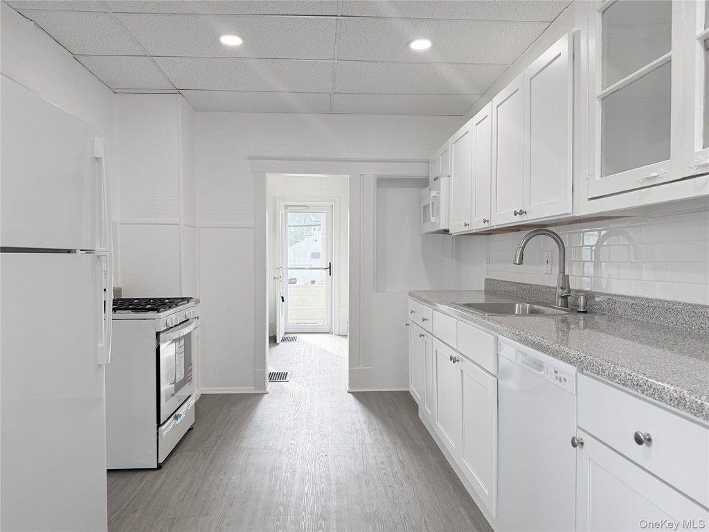406 Tower Avenue - Photo 6
