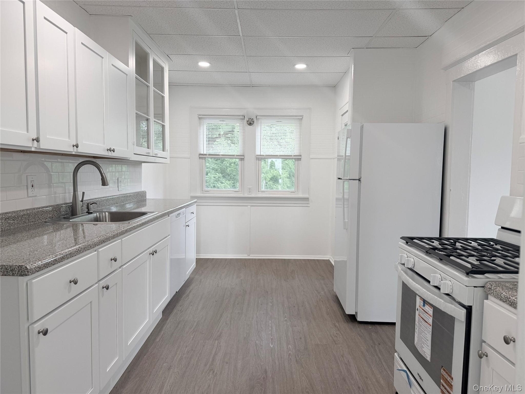 406 Tower Avenue - Photo 0