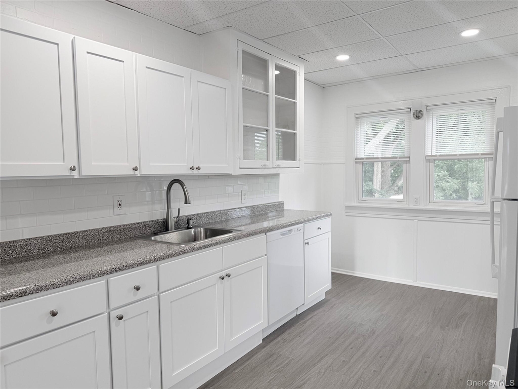 406 Tower Avenue - Photo 2