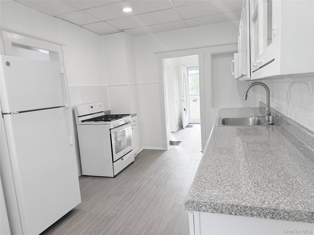 406 Tower Avenue - Photo 5
