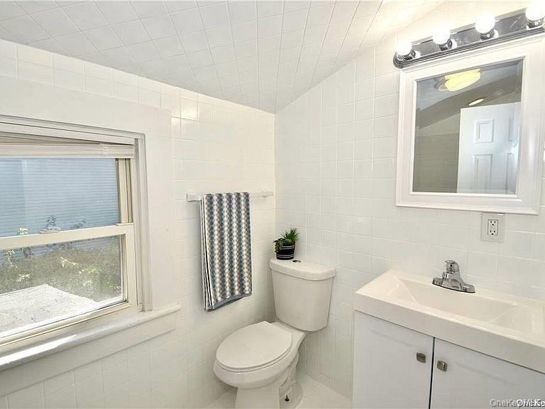 980 Thomas Avenue - Photo 3