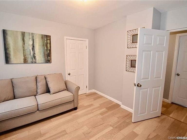 980 Thomas Avenue - Photo 2