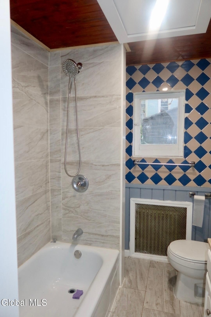 1066 Howard Street - Photo 3