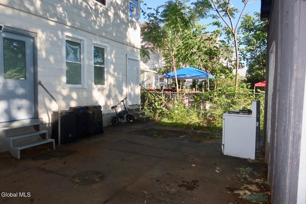 1066 Howard Street - Photo 12