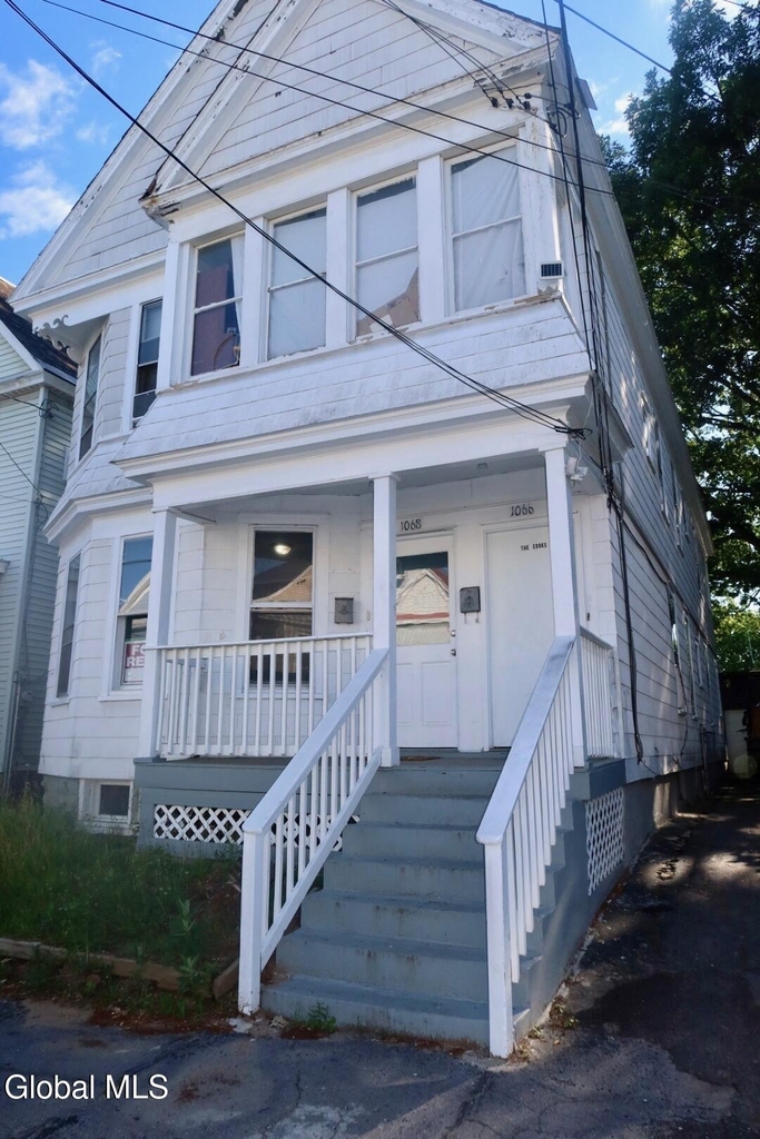 1066 Howard Street - Photo 0