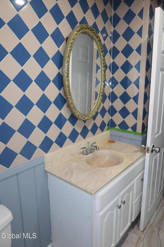 1066 Howard Street - Photo 5