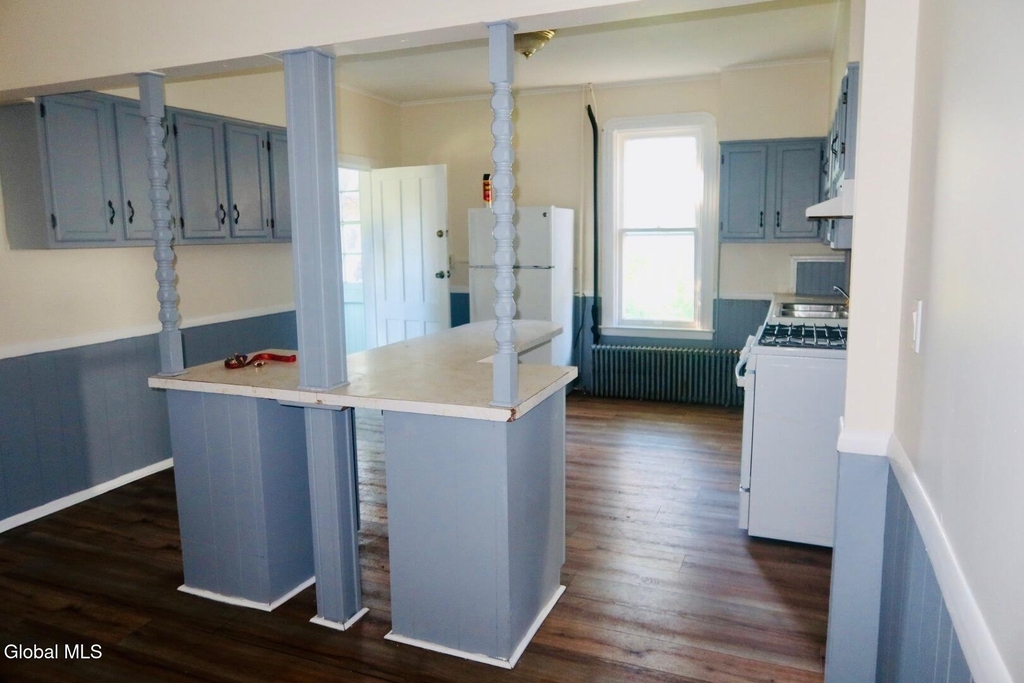 1066 Howard Street - Photo 2