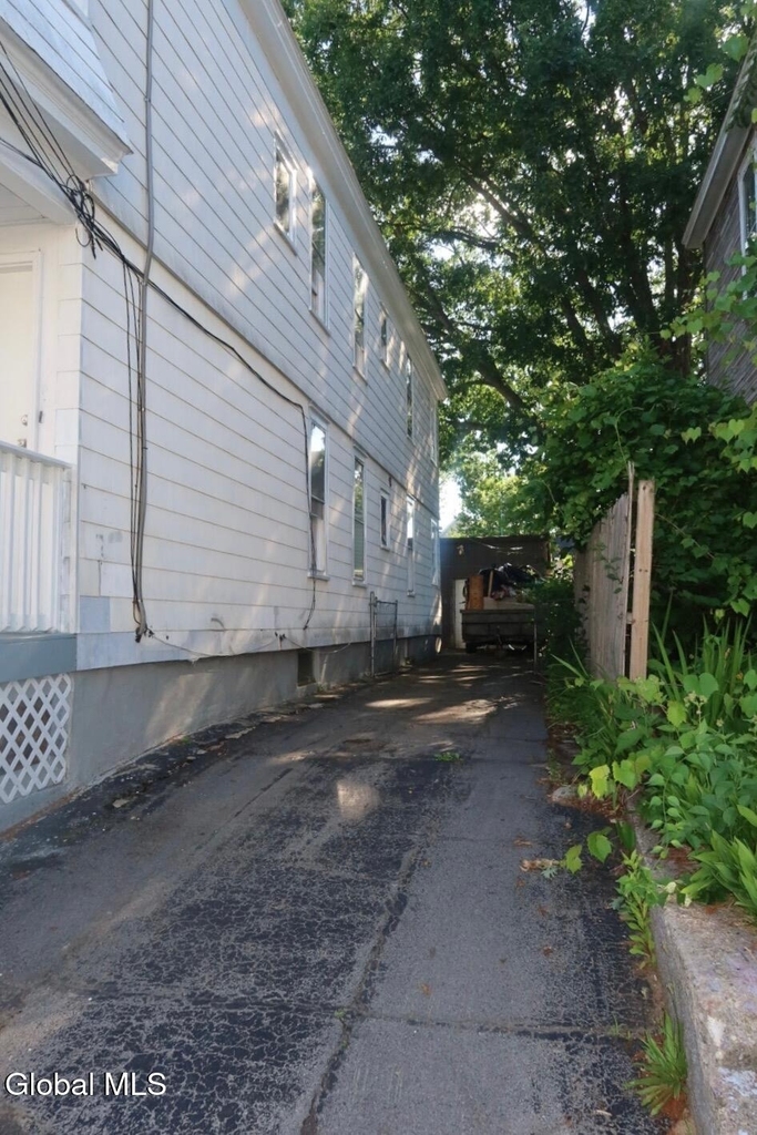 1066 Howard Street - Photo 11