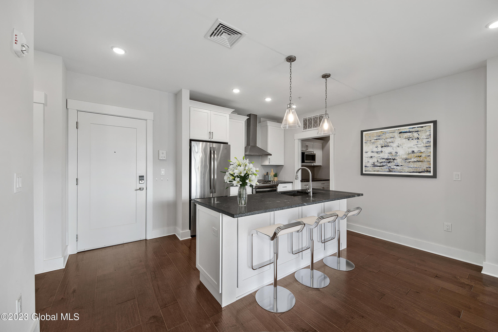 116 West Avenue - Photo 2
