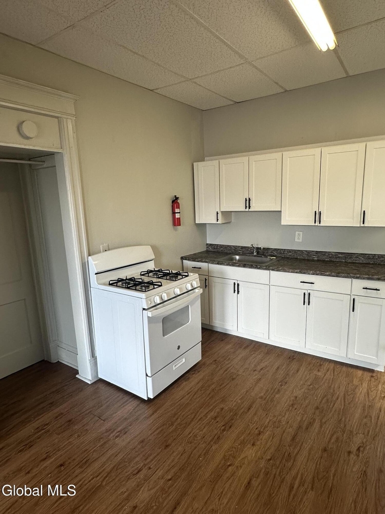 1213 State Street - Photo 4