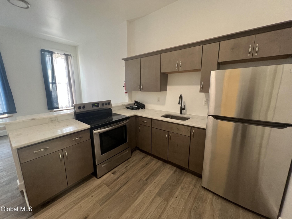 336 Clinton Avenue - Photo 4