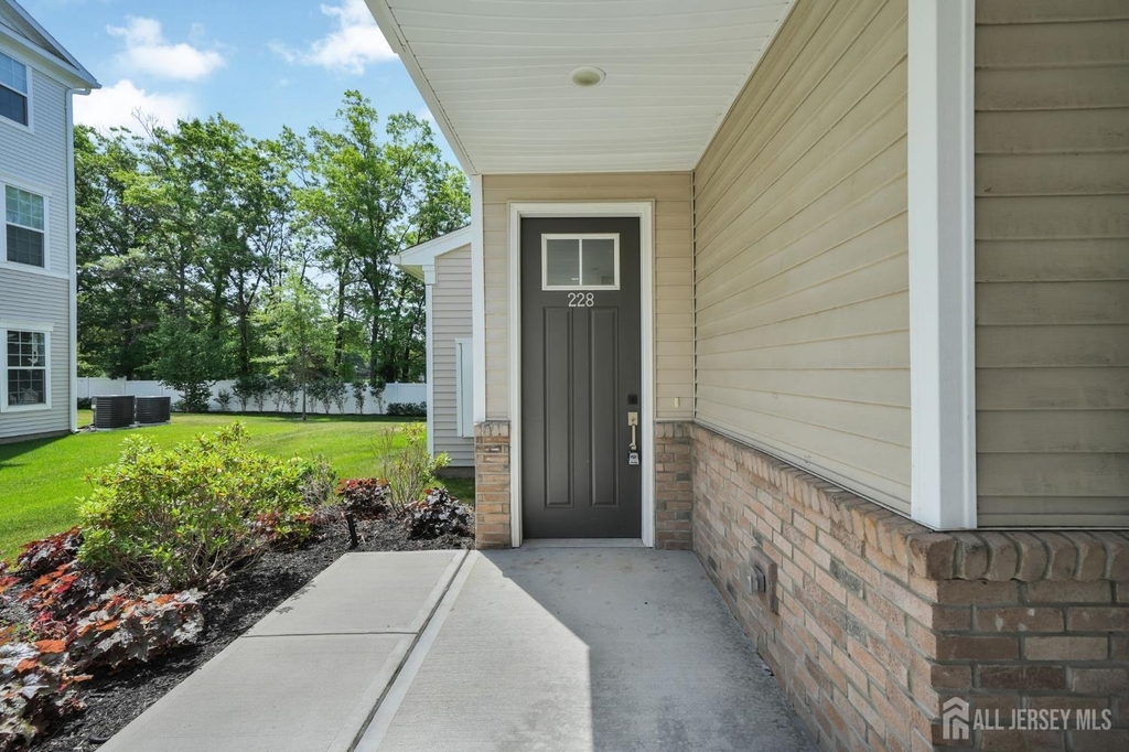 228 Park Lane - Photo 2