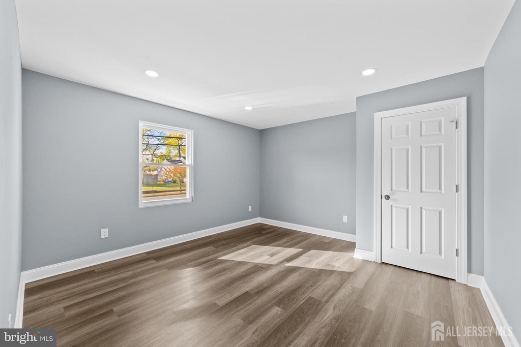 245 William Street - Photo 8