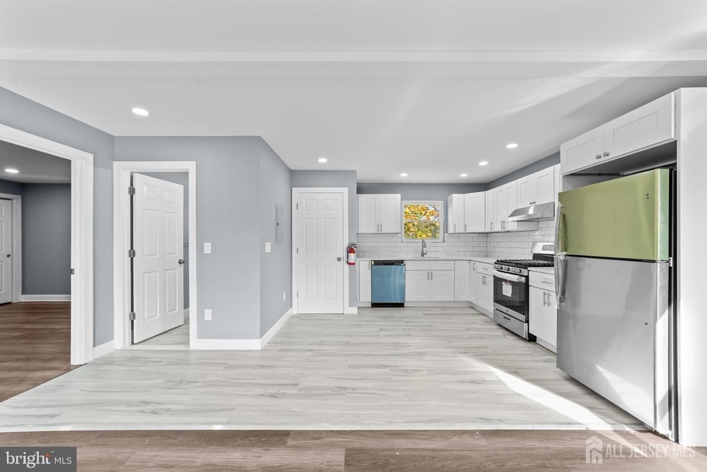 245 William Street - Photo 2