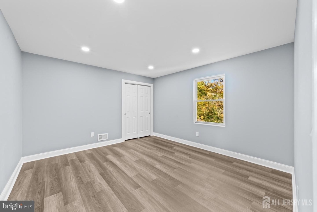 245 William Street - Photo 7