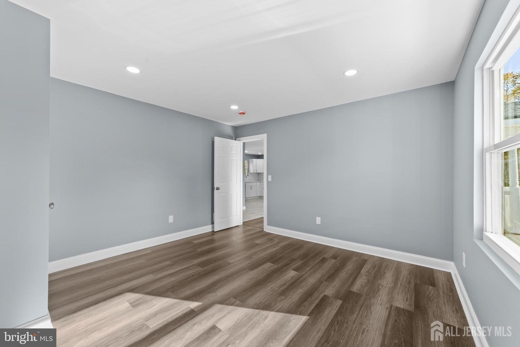 245 William Street - Photo 9