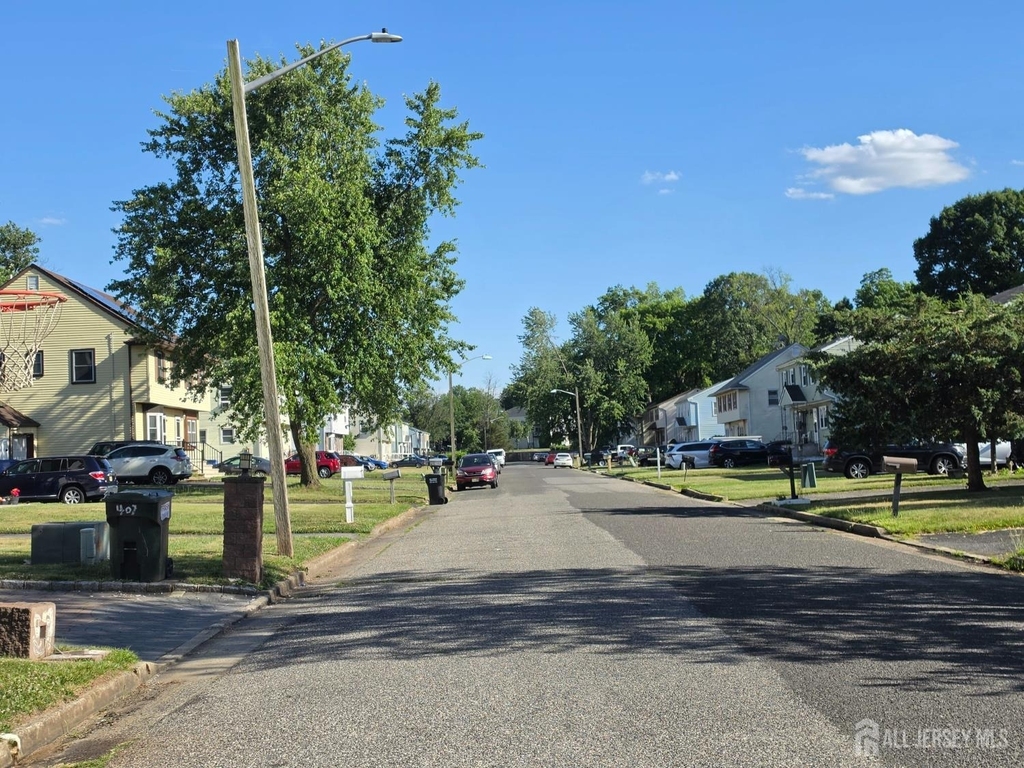 405 Frederick Avenue - Photo 2