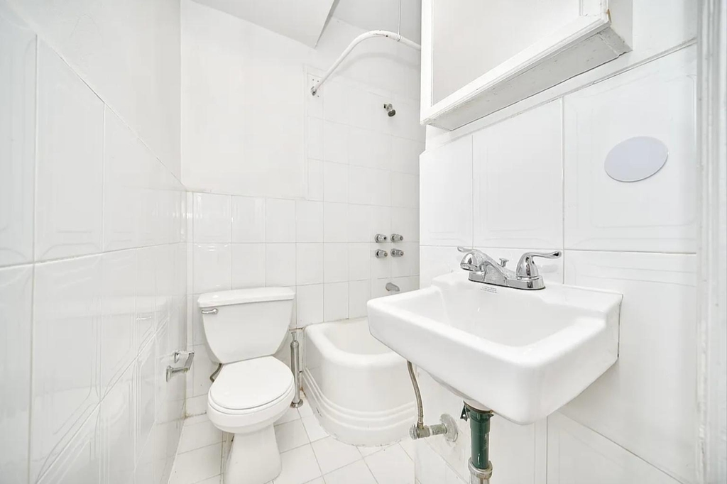 223 E 58th Street - Photo 4