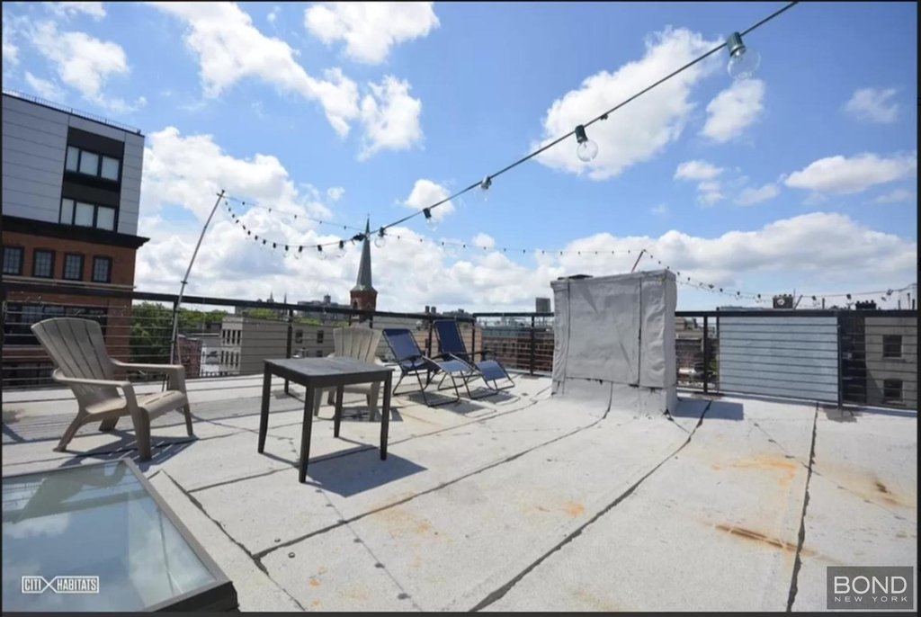 298 Humboldt Street - Photo 5
