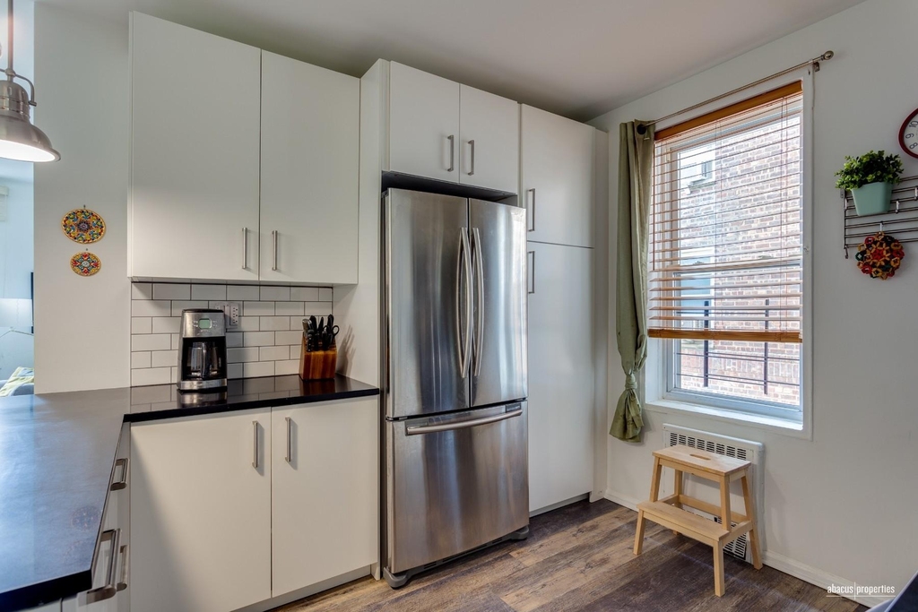 715 Ocean Parkway - Photo 4