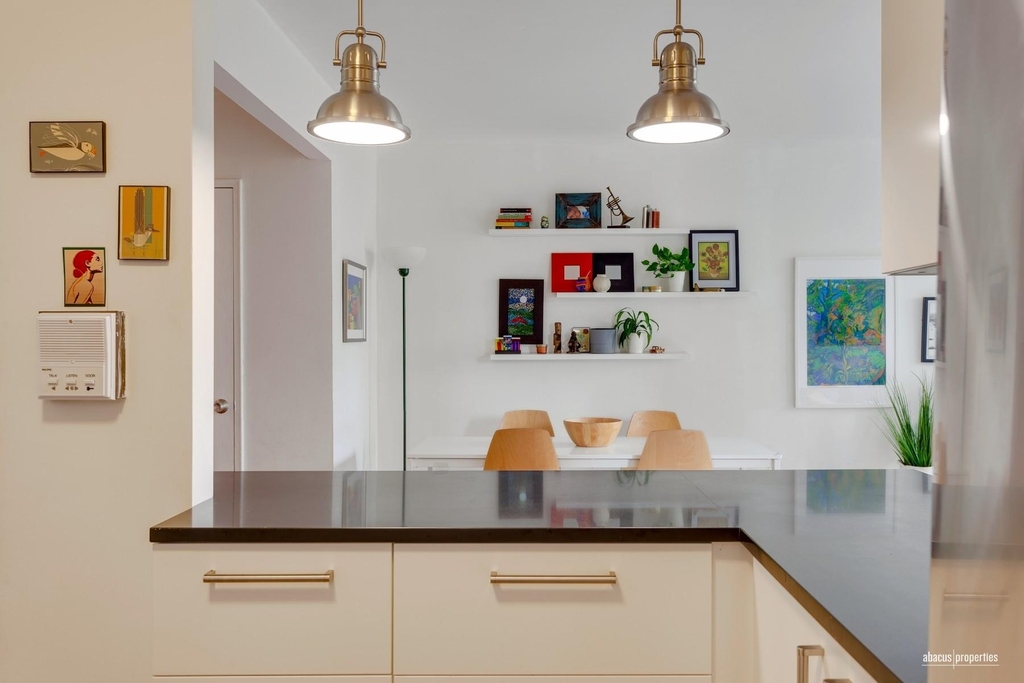715 Ocean Parkway - Photo 6