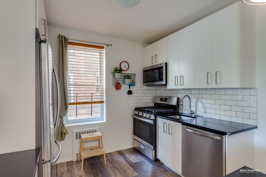715 Ocean Parkway - Photo 3