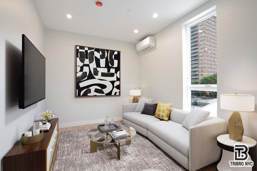 92 Manhattan Avenue - Photo 2