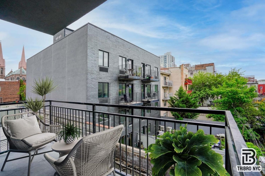 92 Manhattan Avenue - Photo 6