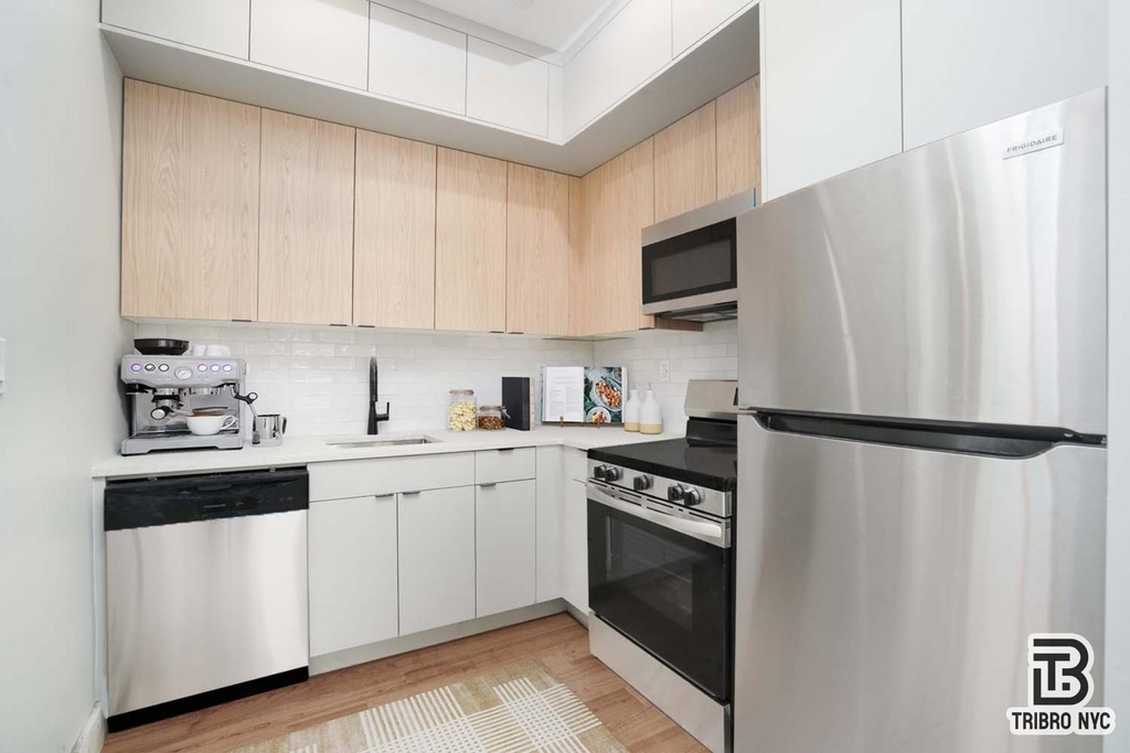 92 Manhattan Avenue - Photo 5