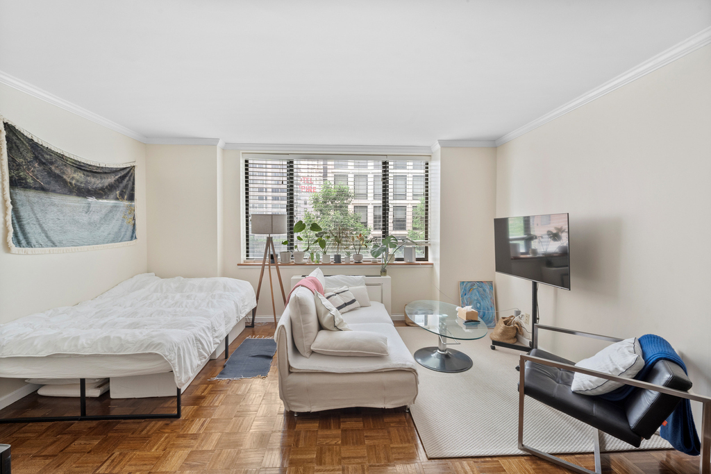 30 W 61st Street - Photo 1