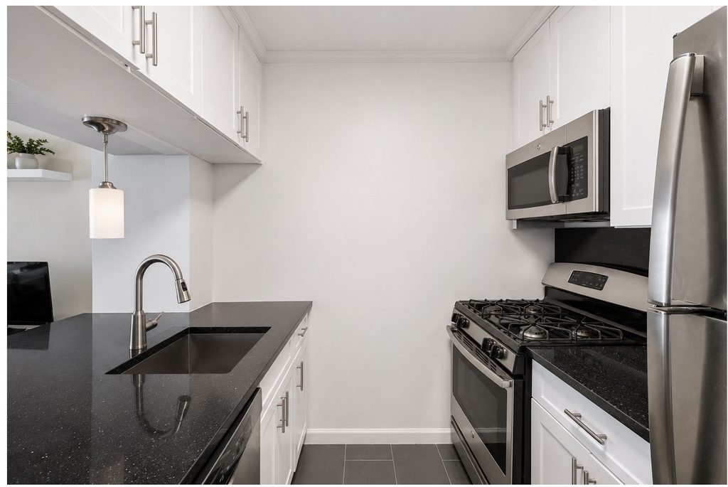 30 W 61st Street - Photo 3