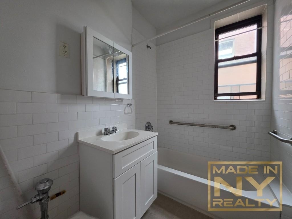 87-21 87th Street - Photo 4