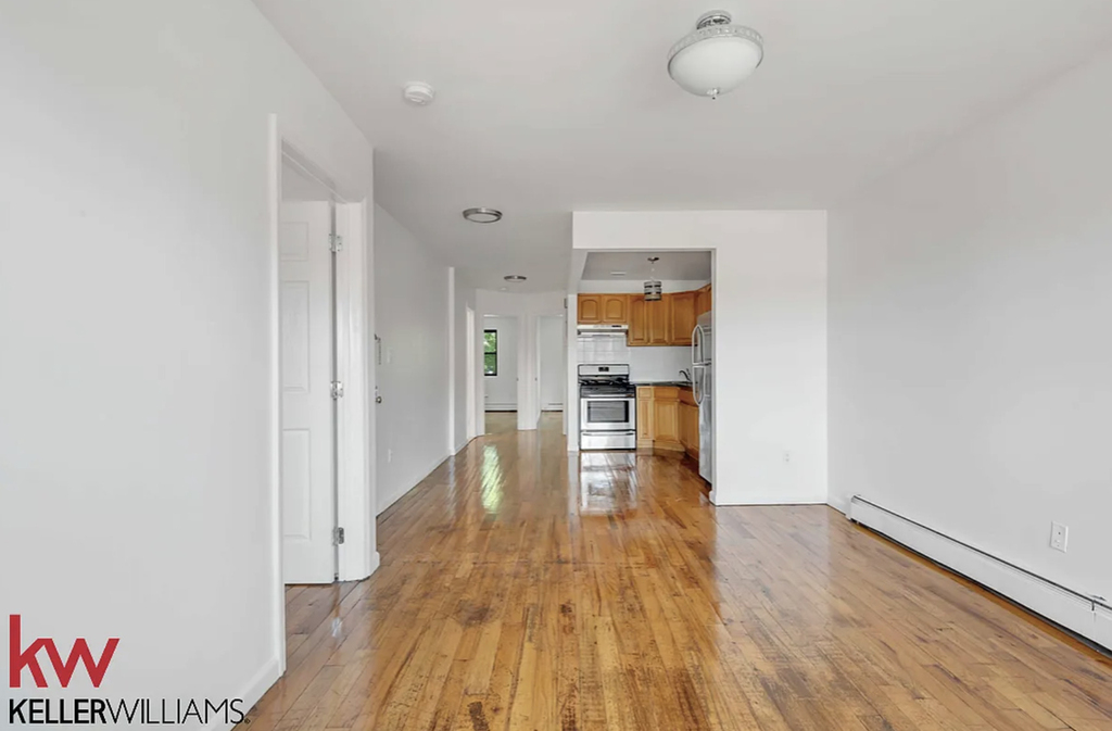 656 Kosciuszko Street - Photo 0