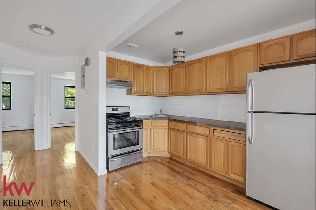 656 Kosciuszko Street - Photo 2