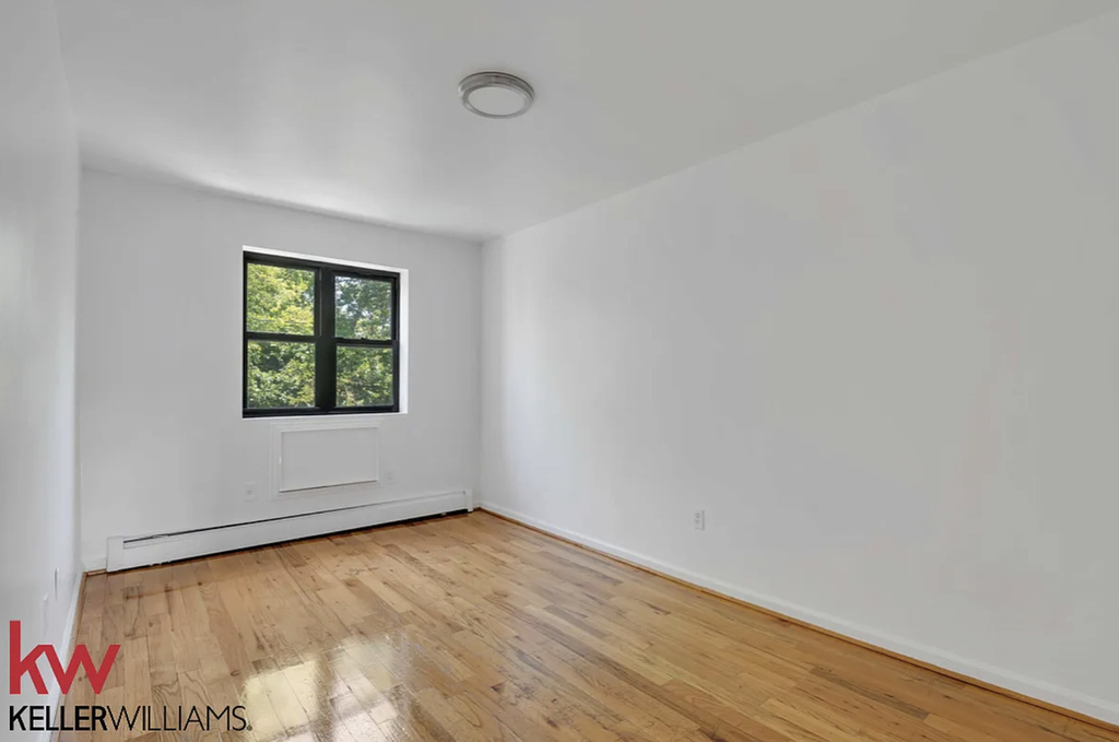 656 Kosciuszko Street - Photo 4