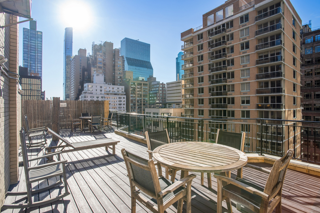 225 E 46th Street - Photo 1