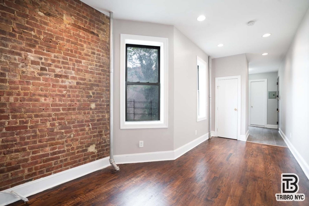 688 10th Avenue - Photo 4