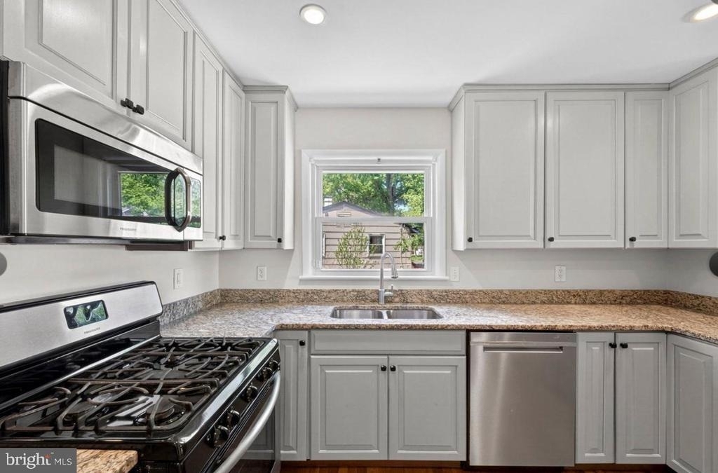 1109 Hillcrest Drive Sw - Photo 10