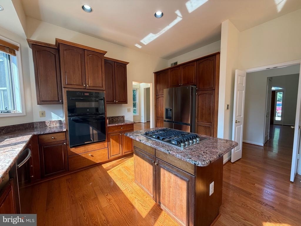 10006 Manor Place - Photo 2