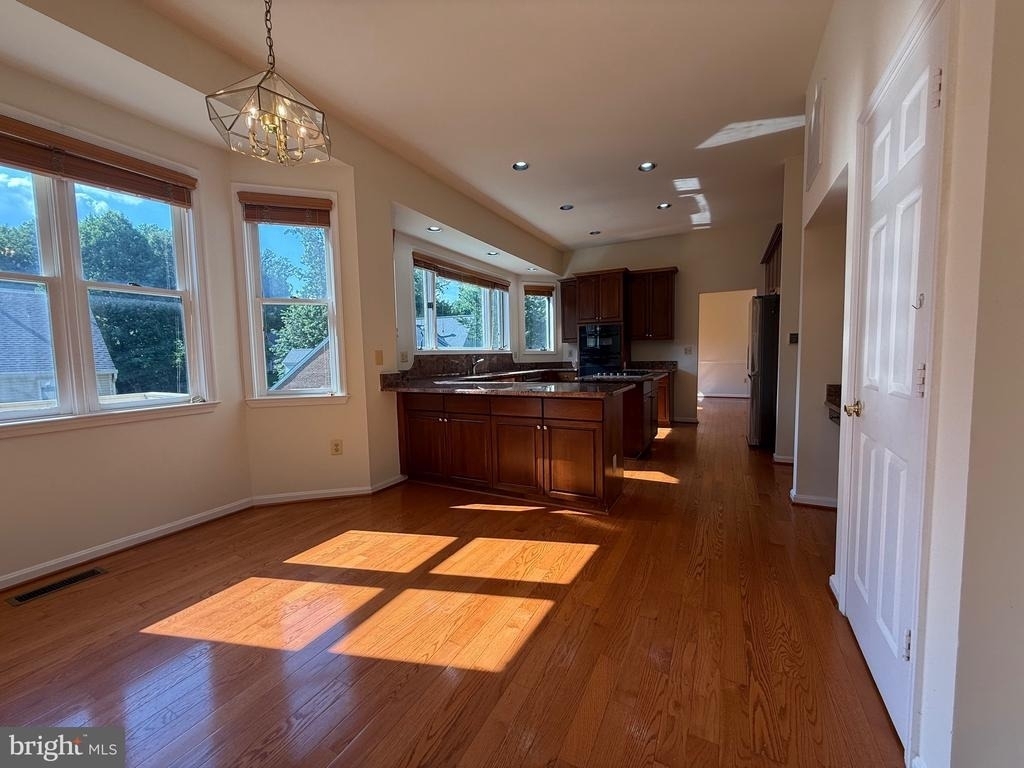 10006 Manor Place - Photo 18