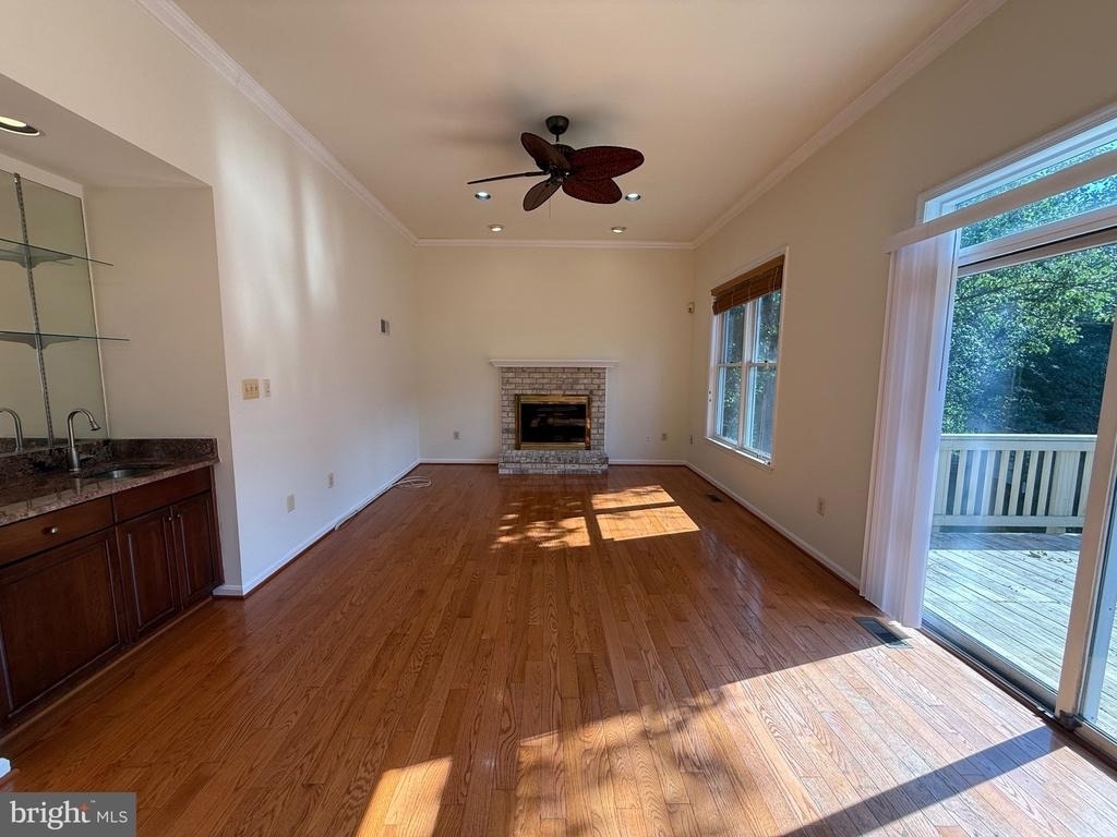 10006 Manor Place - Photo 19