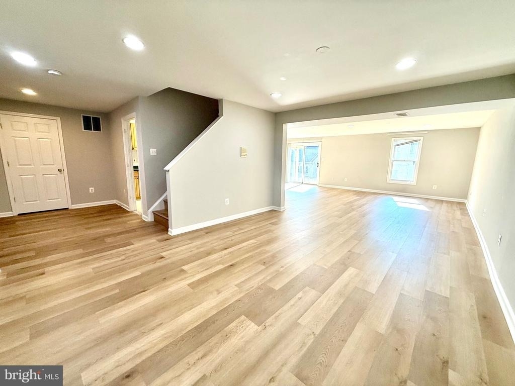 10006 Manor Place - Photo 5
