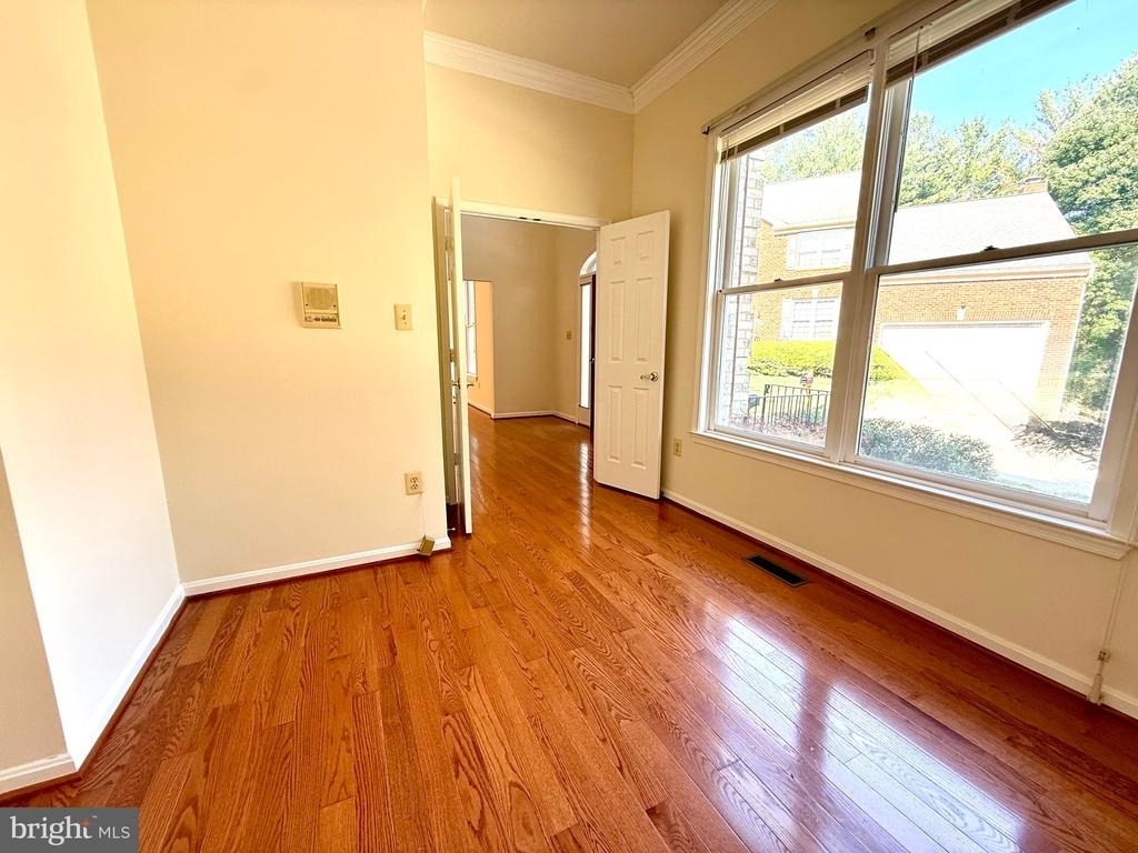 10006 Manor Place - Photo 10